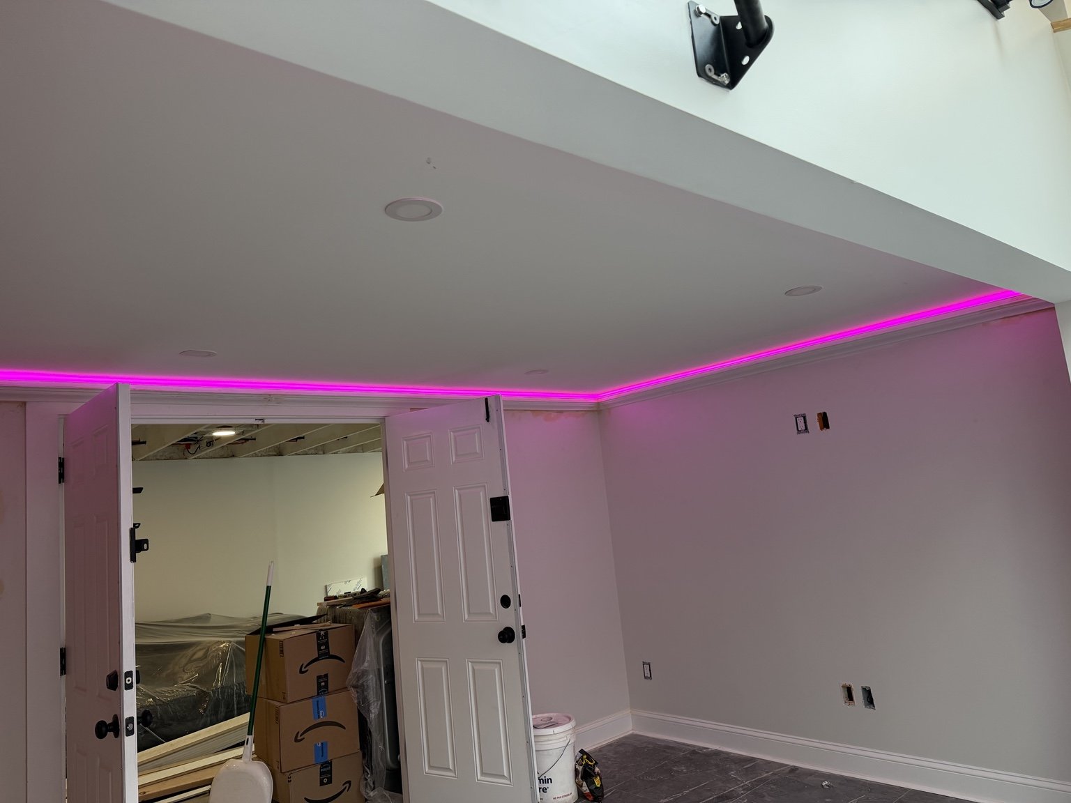 Interior wall and ceiling finishes with accent lighting